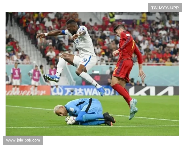 终场哨响九龙坡小球员奋力扑救脱臼依旧紧握赛场泥土 终场哨响九龙坡小球员奋力扑救脱臼依旧紧握赛场泥土